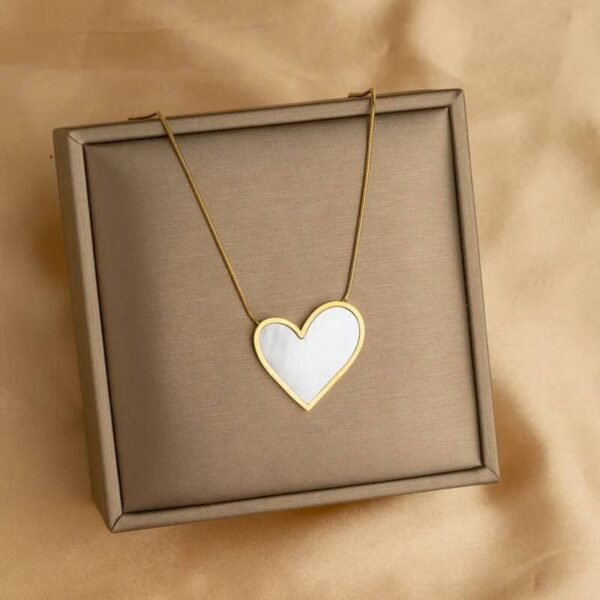 ⁦Stainless Steel Heart Necklace⁩ - الصورة ⁦2⁩